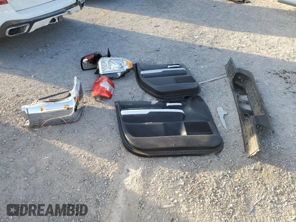 2014 Toyota Tundra SR z VIN 5TFRM5F16EX071937, wystawiony jako Copart lot #50845275 z przebiegiem 215 049 mil mil oraz Szkoda całkowita • Salvage title. Historia ofert i sprzedaży dostępna na DreamBid. Obrazek 12.