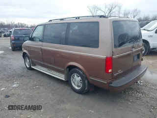 1995 GMC Safari Passenger with VIN 1GKDM19W1SB500991, listed as a IAAI auction lot 41887901 with 210,518 mi miles. Bid and sale history available at carsss.com. Image 3.