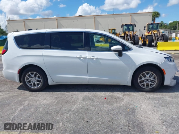 2023 Chrysler Pacifica Touring L z VIN 2C4RC1BG8PR566745, wystawiony jako IAAI lot #42579405 z przebiegiem 46 228 mil mil oraz . Historia ofert i sprzedaży dostępna na DreamBid. Obrazek 13.