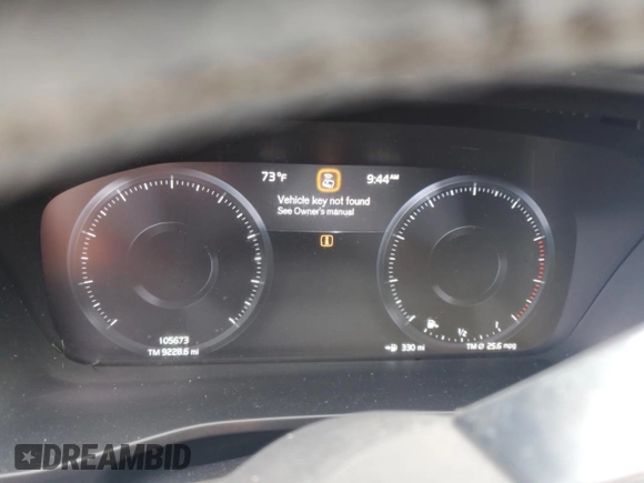 2020 Volvo XC40 R-Design with VIN YV4162UM4L2337658, listed as a Copart auction lot 61304505 with 105,673 mi miles and Salvage title. Bid and sale history available at DreamBid. Image 9.