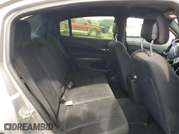 2014 Chrysler 200 Touring z VIN 1C3CCBBGXEN150223, wystawiony jako Copart lot #55494215 z przebiegiem 178 750 mil mil oraz Szkody całkowita. Historia ofert i sprzedaży dostępna na DreamBid. Obrazek 10.