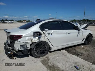 2020 BMW 5 Series 530i z VIN WBAJR3C01LWW68055, wystawiony jako Copart lot #56959985 z przebiegiem Nie podano mil oraz Nie do naprawy • Non repairable. Historia ofert i sprzedaży dostępna na DreamBid. Obrazek 3.