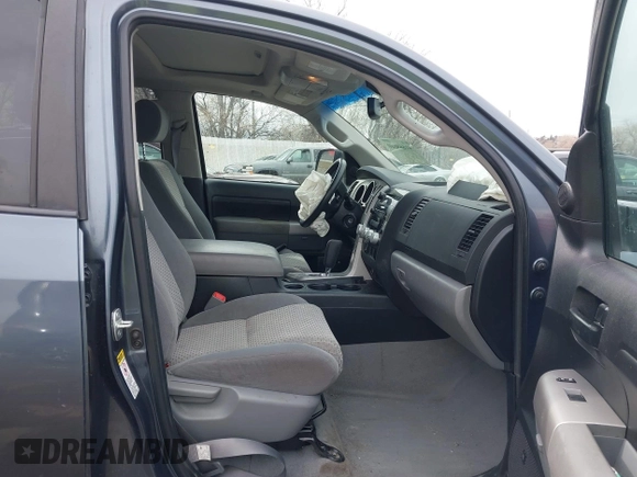 2008 Toyota Tundra z VIN 5TFDV54198X077455, wystawiony jako IAAI lot #41668660 z przebiegiem 164 008 mil mil oraz . Historia ofert i sprzedaży dostępna na DreamBid. Obrazek 5.