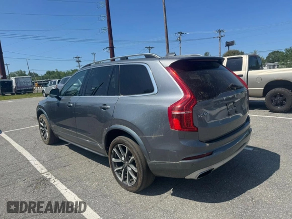 2016 Volvo XC90 T6 Momentum z VIN YV4A22PK3G1075472, wystawiony jako Copart lot #59800535 z przebiegiem 96 270 mil mil oraz Czysty tytuł • Clean title. Historia ofert i sprzedaży dostępna na DreamBid. Obrazek 3.