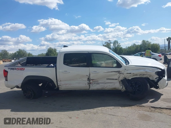 2019 Toyota Tacoma SR z VIN 3TMCZ5AN5KM249582, wystawiony jako IAAI lot #41925752 z przebiegiem 108 417 mil mil oraz . Historia ofert i sprzedaży dostępna na DreamBid. Obrazek 14.