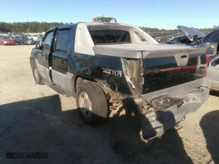 2002 Chevrolet Avalanche with VIN 3GNEC13T32G351063, listed as a IAAI auction lot 40914255 with 263,981 mi miles. Bid and sale history available at carsss.com. Image 3.