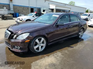 2010 Mercedes-Benz E 350 Luxury z VIN WDDHF8HB4AA226677, wystawiony jako Copart lot #55684975 z przebiegiem 220 868 mil mil oraz Szkoda całkowita • Salvage title. Historia ofert i sprzedaży dostępna na DreamBid. Obrazek 1.