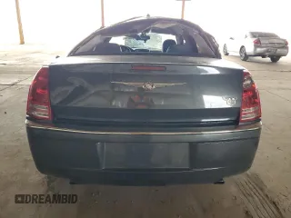 2008 Chrysler 300 C Hemi z VIN 2C3KA63H78H140262, wystawiony jako Copart lot #58659515 z przebiegiem 135 065 mil mil oraz Szkoda całkowita • Salvage title. Historia ofert i sprzedaży dostępna na DreamBid. Obrazek 6.