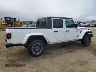 2022 Jeep Gladiator Overland with VIN 1C6HJTFG2NL103018, listed as a Copart auction lot 46127615 with 32,254 mi miles and Clean title. Bid and sale history available at DreamBid. Image 3.
