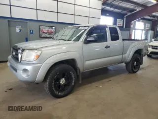 2007 Toyota Tacoma z VIN 5TEUU42N27Z426501, wystawiony jako Copart lot #60301935 z przebiegiem 175 121 mil mil oraz Czysty tytuł • Clean title. Historia ofert i sprzedaży dostępna na DreamBid. Obrazek 1.