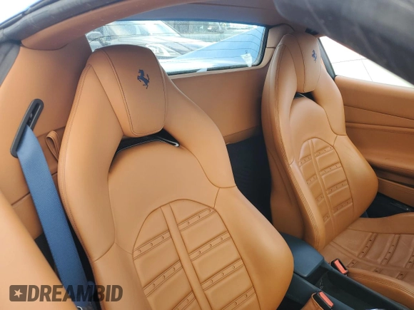 2018 Ferrari 488 z VIN ZFF80AMA9J0231686, wystawiony jako Copart lot #77623854 z przebiegiem Nie podano mil oraz Szkody całkowita. Historia ofert i sprzedaży dostępna na DreamBid. Obrazek 10.