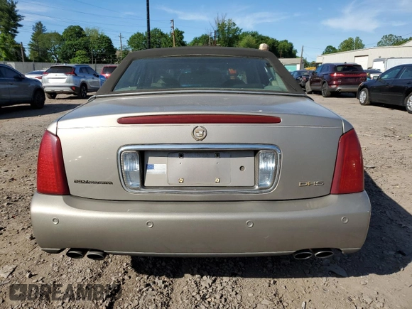 2001 Cadillac DeVille DHS z VIN 1G6KE57Y21U250470, wystawiony jako Copart lot #57334785 z przebiegiem 66 703 mil mil oraz Tytuł czysty. Historia ofert i sprzedaży dostępna na DreamBid. Obrazek 6.