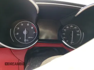 2019 Alfa Romeo Giulia z VIN ZARFAMANXK7620606, wystawiony jako Copart lot #50732025 z przebiegiem Nie podano mil oraz Szkody całkowita. Historia ofert i sprzedaży dostępna na DreamBid. Obrazek 9.