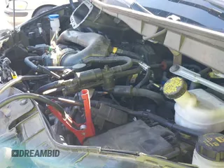 2022 Ford Transit z VIN 1FTYE2Y82NKA36083, wystawiony jako IAAI lot #42090731 z przebiegiem 32 466 mil mil oraz . Historia ofert i sprzedaży dostępna na DreamBid. Obrazek 18.