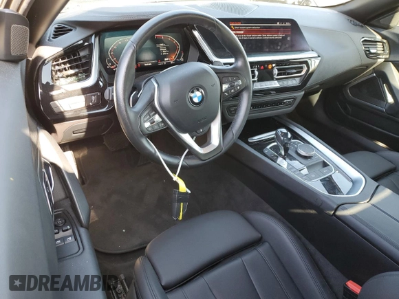 2020 BMW Z4 sDrive30i z VIN WBAHF3C01LWW82626, wystawiony jako Copart lot #58979825 z przebiegiem 23 667 mil mil oraz Szkoda całkowita • Salvage title. Historia ofert i sprzedaży dostępna na DreamBid. Obrazek 8.