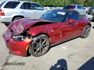 2020 Mazda MX-5 Miata Grand Touring z VIN JM1NDAD73L0413459, wystawiony jako Copart lot #69089074 z przebiegiem Nie podano mil oraz Szkoda całkowita • Salvage title. Historia ofert i sprzedaży dostępna na DreamBid. Obrazek 1.
