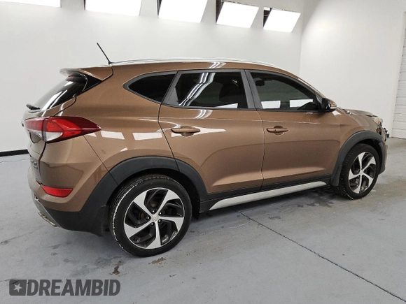 2017 Hyundai Tucson Sport z VIN KM8J3CA22HU415298, wystawiony jako Copart lot #57496495 z przebiegiem 67 475 mil mil oraz Czysty tytuł • Clean title. Historia ofert i sprzedaży dostępna na DreamBid. Obrazek 3.