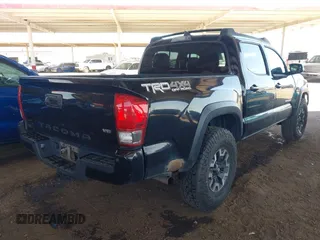 2017 Toyota Tacoma SR5 z VIN 3TMCZ5AN0HM110825, wystawiony jako IAAI lot #42297408 z przebiegiem 126 769 mil mil oraz . Historia ofert i sprzedaży dostępna na DreamBid. Obrazek 4.