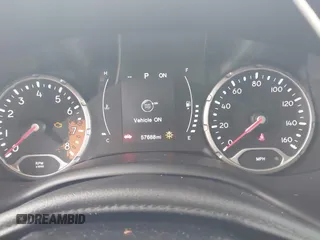 2018 Jeep Renegade Latitude with VIN ZACCJABB8JPG83883, listed as a IAAI auction lot 41940718 with 57,688 mi miles. Bid and sale history available at carsss.com. Image 7.