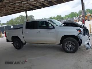 2023 Chevrolet Colorado 4WD LT z VIN 1GCPTCEK0P1221796, wystawiony jako IAAI lot #42076600 z przebiegiem 23 262 mil mil oraz . Historia ofert i sprzedaży dostępna na DreamBid. Obrazek 13.