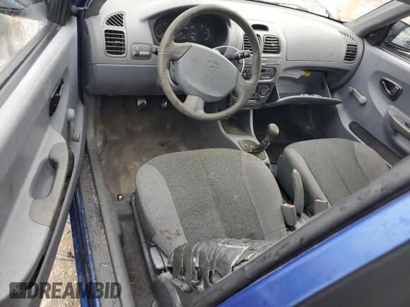 2001 Hyundai Accent z VIN KMHCF35G11U112976, wystawiony jako Copart lot #68692384 z przebiegiem 152 797 mil mil oraz Szkoda całkowita • Salvage title. Historia ofert i sprzedaży dostępna na DreamBid. Obrazek 8.