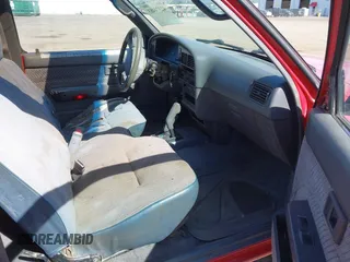 1994 Toyota Pickup SR5 z VIN JT4VN13GXR5137839, wystawiony jako IAAI lot #42374483 z przebiegiem 202 521 mil mil oraz . Historia ofert i sprzedaży dostępna na DreamBid. Obrazek 5.