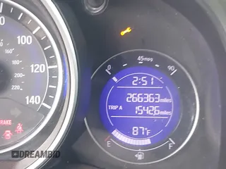 2020 Honda Fit LX z VIN 3HGGK5H42LM728368, wystawiony jako IAAI lot #42271576 z przebiegiem 266 363 mil mil oraz . Historia ofert i sprzedaży dostępna na DreamBid. Obrazek 7.