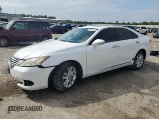 2011 Lexus ES 330 z VIN JTHBK1EG4B2447063, wystawiony jako Copart lot #56173115 z przebiegiem 178 941 mil mil oraz Szkoda całkowita • Salvage title. Historia ofert i sprzedaży dostępna na DreamBid. Obrazek 1.