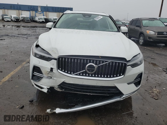 2023 Volvo XC60 Plus Bright Theme with VIN YV4L12RN9P1307107, listed as a Copart auction lot 85085924 with 25,359 mi miles and Salvage Title. Bid and sale history available at carsss.com. Image 5.