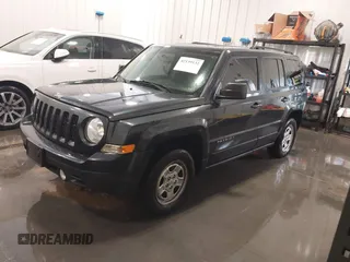 2015 Jeep Patriot Altitude z VIN 1C4NJPBA0FD285379, wystawiony jako IAAI lot #42139132 z przebiegiem 143 107 mil mil oraz . Historia ofert i sprzedaży dostępna na DreamBid. Obrazek 2.