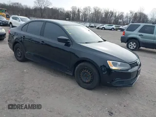 2014 Volkswagen Jetta S z VIN 3VW2K7AJ3EM374574, wystawiony jako IAAI lot #41608861 z przebiegiem 135 211 mil mil oraz . Historia ofert i sprzedaży dostępna na DreamBid. Obrazek 1.