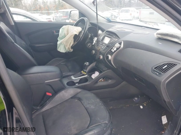 2015 Hyundai Tucson SE with VIN KM8JU3AG2FU103035, listed as a IAAI auction lot 41592256 with 105,792 mi miles. Bid and sale history available at carsss.com. Image 5.