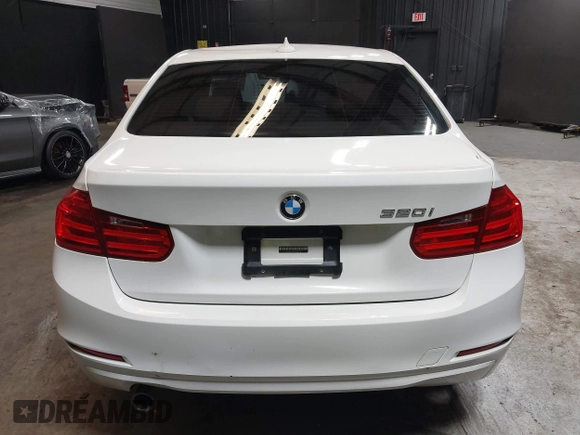 2015 BMW 3 Series 320i с VIN WBA3B1G50FNT07918, выставлен на аукционе IAAI как лот 41876026 с пробегом 83 220 миль миль и . История ставок и продаж доступна на DreamBid. Изображение 16.