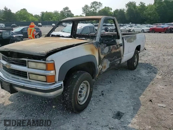 2000 Chevrolet Silverado 2500 z VIN 1GCGK24R0YR118635, wystawiony jako Copart lot #59222665 z przebiegiem Nie podano mil oraz Szkoda całkowita • Salvage title. Historia ofert i sprzedaży dostępna na DreamBid. Obrazek 14.