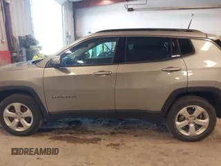2018 Jeep Compass Latitude z VIN 3C4NJDBBXJT403674, wystawiony jako IAAI lot #42015795 z przebiegiem 86 329 mil mil oraz . Historia ofert i sprzedaży dostępna na DreamBid. Obrazek 14.
