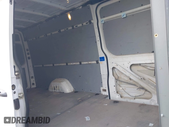 2019 Mercedes-Benz Sprinter Cargo z VIN WD4PF1CD5KT014453, wystawiony jako IAAI lot #41100495 z przebiegiem 195 185 mil mil oraz . Historia ofert i sprzedaży dostępna na DreamBid. Obrazek 8.