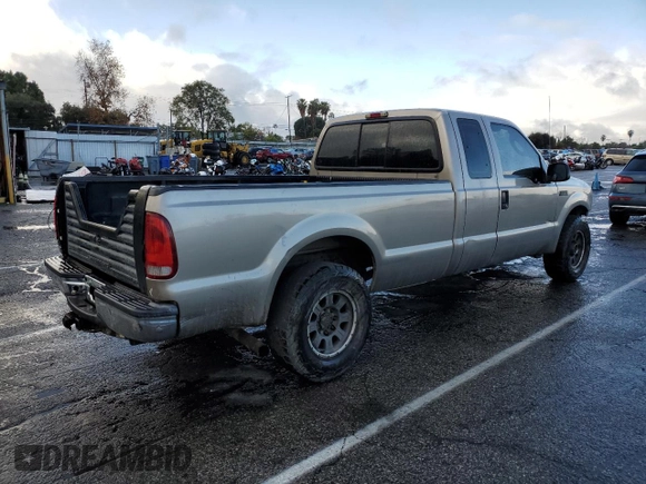 2005 Ford Super Duty F-250 XL with VIN 1FTSX205X5EA72216, listed as a Copart auction lot 44575325 with 217,271 mi miles and Salvage Title. Bid and sale history available at carsss.com. Image 3.