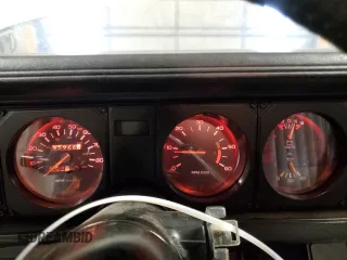 1984 Pontiac Firebird z VIN 1G2AS87H8EL260830, wystawiony jako Copart lot #84198714 z przebiegiem 95 966 mil mil oraz Szkoda całkowita • Salvage title. Historia ofert i sprzedaży dostępna na DreamBid. Obrazek 9.