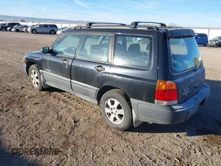 1998 Subaru Forester L with VIN JF1SF6352WH756026, listed as a IAAI auction lot 41140126 with 238,544 mi miles. Bid and sale history available at carsss.com. Image 3.