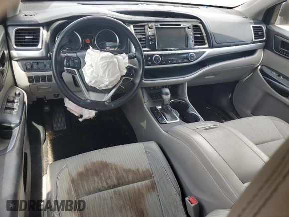 2018 Toyota Highlander LE with VIN 5TDBZRFH5JS824574, listed as a Copart auction lot 57248455 with 123,799 mi miles and Clean title. Bid and sale history available at DreamBid. Image 8.