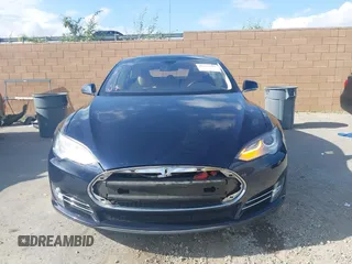 2013 Tesla Model S with VIN 5YJSA1CN8DFP07177, listed as a IAAI auction lot 42127797 with 75,227 mi miles and . Bid and sale history available at DreamBid. Image 13.