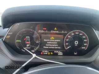 2022 Audi RS e-tron GT z VIN WAUAHBFW6N7904693, wystawiony jako Copart lot #72273784 z przebiegiem 10 180 mil mil oraz Szkody całkowita. Historia ofert i sprzedaży dostępna na DreamBid. Obrazek 9.