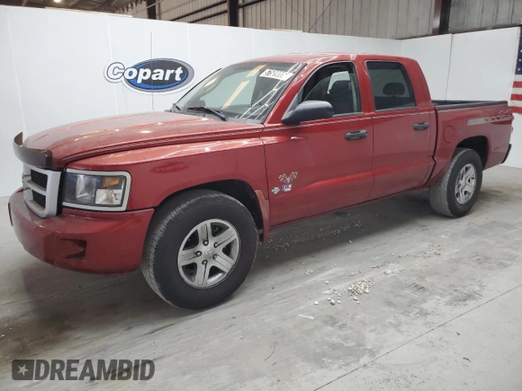 2010 Dodge Dakota Bighorn/Lonestar z VIN 1D7CE3GK4AS100976, wystawiony jako Copart lot #57589005 z przebiegiem 163 315 mil mil oraz Czysty tytuł • Clean title. Historia ofert i sprzedaży dostępna na DreamBid. Obrazek 1.
