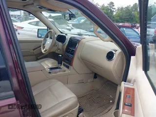 2006 Ford Explorer Eddie Bauer z VIN 1FMEU74E96UA01766, wystawiony jako IAAI lot #42624663 z przebiegiem 145 942 mil mil oraz . Historia ofert i sprzedaży dostępna na DreamBid. Obrazek 5.