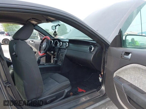 2008 Ford Mustang Deluxe with VIN 1ZVHT80N485109173, listed as a IAAI auction lot 42502182 with 160,917 mi miles and . Bid and sale history available at DreamBid. Image 5.