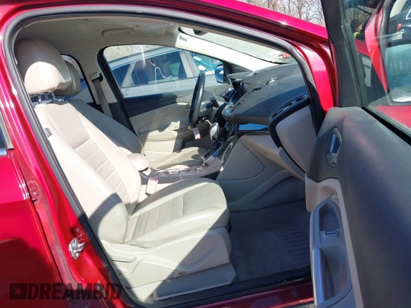 2014 Ford Escape Titanium with VIN 1FMCU9J97EUB79748, listed as a IAAI auction lot 41884915 with 197,899 mi miles. Bid and sale history available at carsss.com. Image 5.
