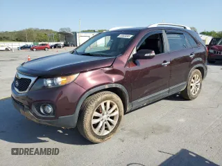 2011 Kia Sorento EX z VIN 5XYKU4A22BG046771, wystawiony jako Copart lot #53069095 z przebiegiem 179 932 mil mil oraz Czysty tytuł • Clean title. Historia ofert i sprzedaży dostępna na DreamBid. Obrazek 1.