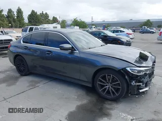2021 BMW 3 Series 330i z VIN 3MW5R1J03M8B78350, wystawiony jako IAAI lot #42255695 z przebiegiem 49 158 mil mil oraz . Historia ofert i sprzedaży dostępna na DreamBid. Obrazek 1.