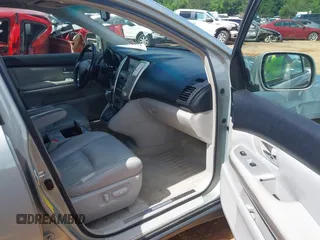 2006 Lexus RX 400h z VIN JTJHW31U960006826, wystawiony jako IAAI lot #42231108 z przebiegiem 319 742 mil mil oraz . Historia ofert i sprzedaży dostępna na DreamBid. Obrazek 5.
