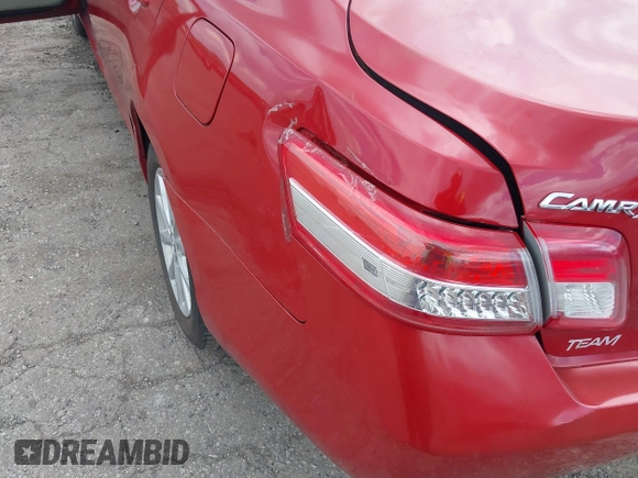2011 Toyota Camry LE z VIN 4T1BF3EK3BU117758, wystawiony jako IAAI lot #42167163 z przebiegiem Nie podano mil oraz . Historia ofert i sprzedaży dostępna na DreamBid. Obrazek 12.